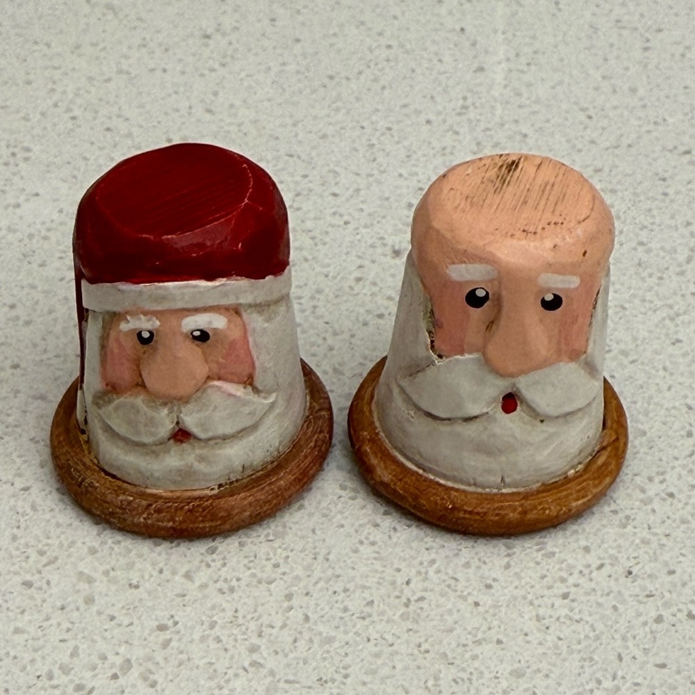 Set of 2 Vintage Santa Claus Resin Thimbles by Eddy Walker Sew Sweet Originals - Picture 2 of 7